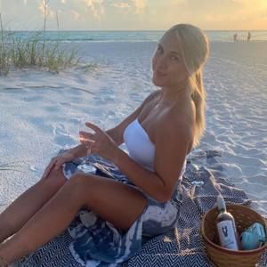 Meet your Posher, Courtney